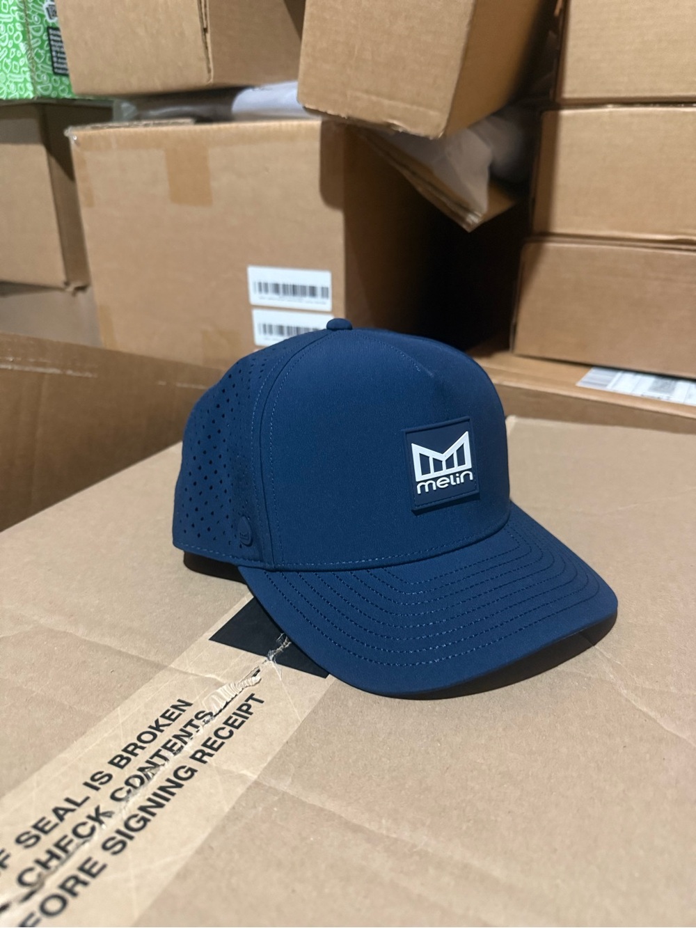 NWT Melin Stacked Odysea - Navy Size Classic